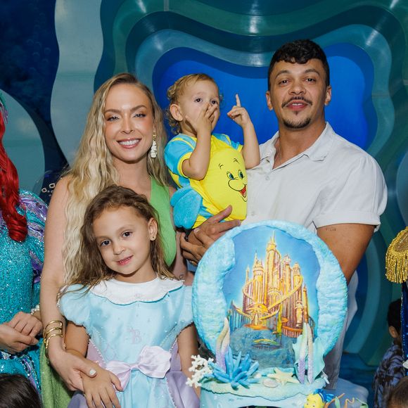 Com o tema 'A Pequena Sereia', ocorreu nesta quinta-feira (17) a festa de 5 anos de Beatriz, filha dos influenciadores Tata Estaniecki e Júlio Cocielo.