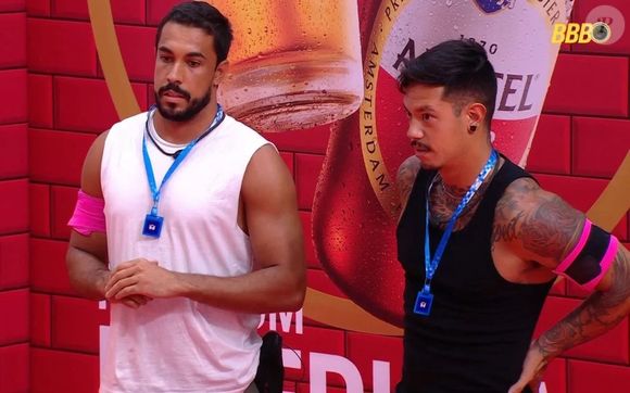 Maike e Gabriel terão que se fantasiam de Bambam e Maria Bonita e carregar a boneca pela casa