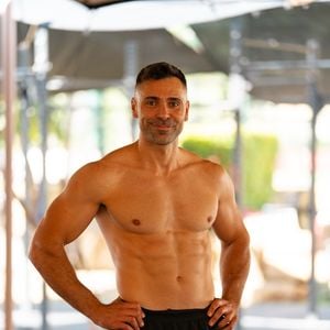 José Ruiz recomenda começar com caminhadas curtas e aumentar gradualmente a duração para quem está há anos sem praticar exercícios