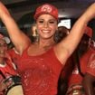 De short curtíssimo, Viviane Araújo exibe pernas saradas em ensaio de Carnaval em rua do Rio. Fotos!