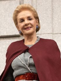 Cinco saias midi inspiradas em Carolina Herrera para você estar no seu melhor na Primavera 2026; elas podem ser combinadas com botas, sapatos de salto alto ou sandálias