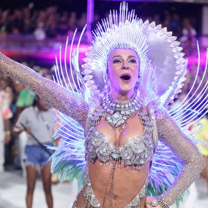 Paolla Oliveira deixou a Grande Rio, onde desfilou em dois períodos, em 2025: atriz atribuiu problema de saúde do pai