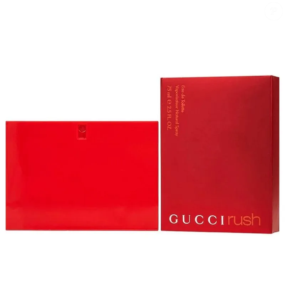O frasco vermelho icônico do Gucci Rush voltou a dominar vídeos e publicações nas redes sociais, reforçando o sucesso da fragrância criada pelo perfumista Michel Almairac e lançada originalmente pela Gucci em 1999