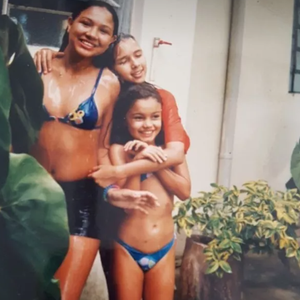 Sophie Charlotte veio para o Brasil quando tinha 8 anos, ainda nos anos 90, e teve que aprender tudo novamente