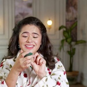 A vilã Bia de 'Garota do Momento' é verdadeira menina-prodígio. Maísa iniciou sua carreira ainda na infância ao apresentar programas no SBT. Com tantos anos de carreira, não parece que Maísa tem apenas 22 anos.