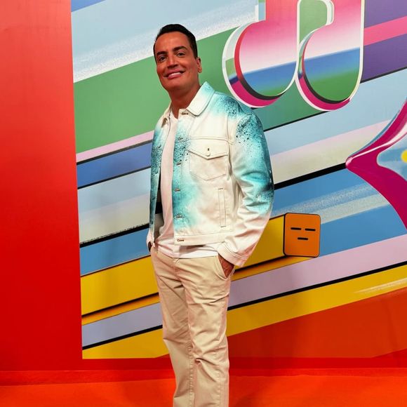 Leo Dias detonou o fato de a estrela optar por não aparecer ao lado da família de Leonardo