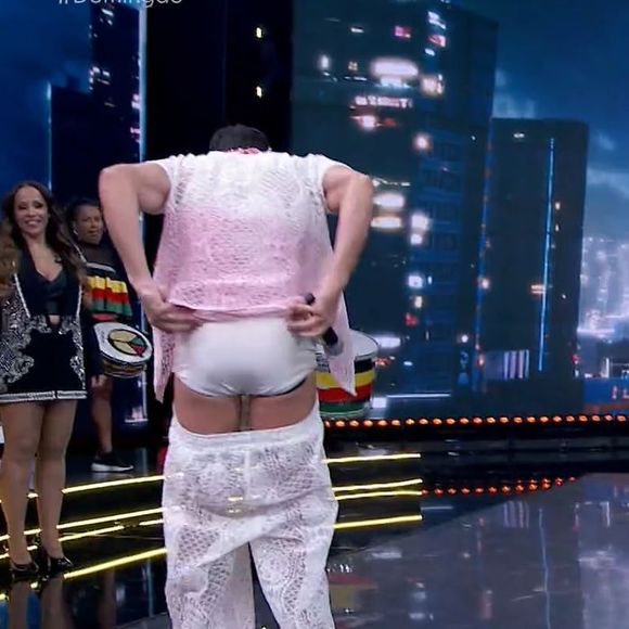 Rodrigo Faro abaixou a calça no 'Domingão com Huck'
