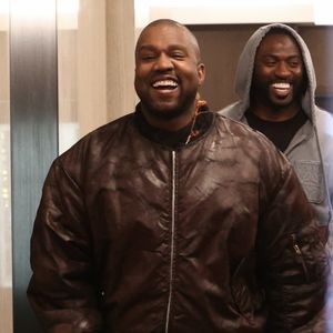 Kanye West assinou contrato para realizar dois shows no lendário estádio Tokyo Dome em maio. No entanto, a repercussão do escândalo no Grammy afastou os investidores