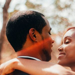 Aqueles que temem o amor o fazem para se proteger da dor, mas isso também limita seu desenvolvimento emocional e suas próprias vidas