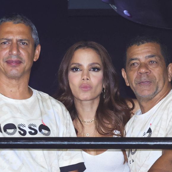 Anitta e a família no Nosso Camarote durante o último dia de desfiles das escolas de samba na Sapucaí (RJ).