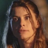 Morte assombra Lívia na 2ª fase de 'Além do Tempo': assassinato em penhasco volta com tudo e deixa mocinha em pânico na reta final da novela