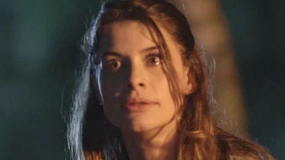 Morte assombra Lívia na 2ª fase de 'Além do Tempo': assassinato em penhasco volta com tudo e deixa mocinha em pânico na reta final da novela