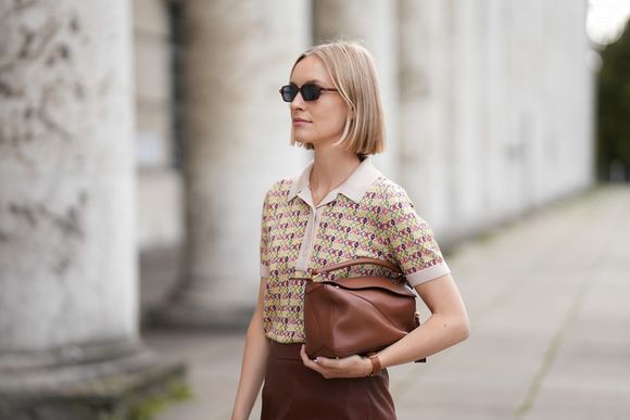 Mesmo apontado como aposta do inverno no Hemisfério Norte, o estilo de vó se adapta facilmente ao verão brasileiro com tecidos leves e modelagens soltas