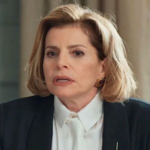 A 'queda' de Odete Roitman em 'Vale Tudo'! Após grave acusação contra o filho, Afonso, vilã fica em choque ao saber quem vazou os dados da TCA