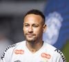Neymar telefonou para a influenciadora após a confirmação da separação. É o que afirma o colunista Erlan Bastos, do portal EM OFF