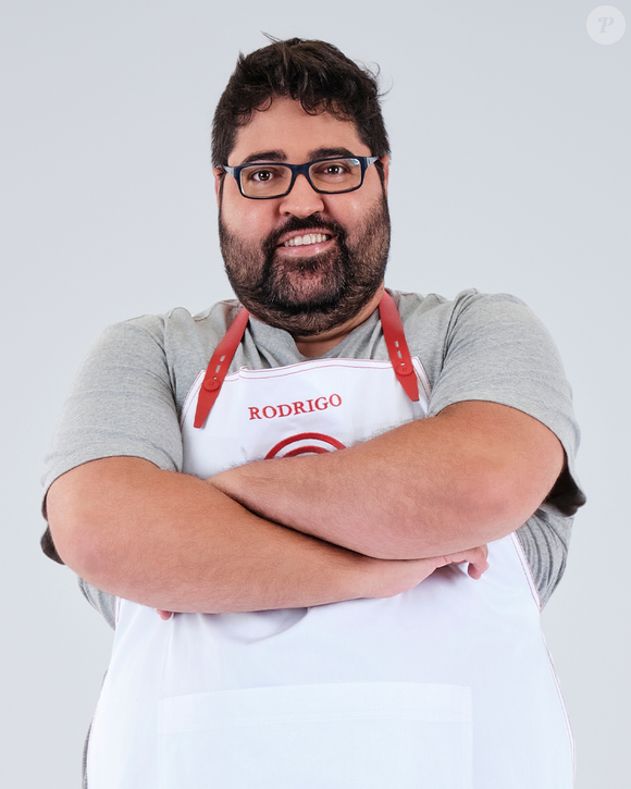 Rodrigo é um comerciante fluminense que encontrou na cozinha do MasterChef Brasil — e na ex-sogra — seu grande amor pela gastronomia