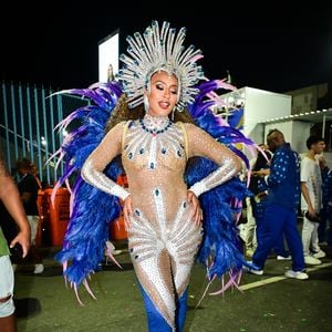 A atriz Sheron Menezzes desfilou pela Portela como destaque de chão