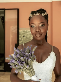 Nem girassóis, nem tulipas: desvendamos o significado oculto das flores do buquê de casamento de Clara Moneke, a Leona de 'Dona de Mim'