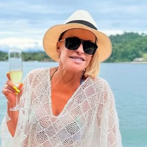 Cadê a Ana Maria Braga? Apresentadora não aparece no 'Mais Você' e posa de biquíni em praia paradisíaca