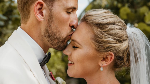 'Tenho sorte de ter minha namorada de infância': herói da classificação da Inglaterra na Copa 2026, Harry Kane é casado com ex-colega de escola; casamento foi em cenário paradisíaco e sigiloso
