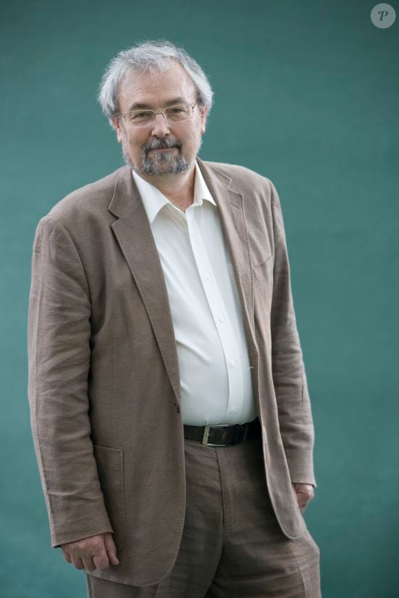 ‘São as conversas, não as palavras, que criam os blocos de construção dos nossos relacionamentos’, explica o pesquisador Robin Dunbar