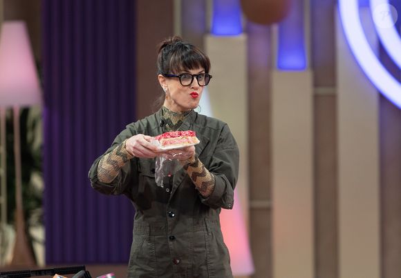 Competição esquenta: confeiteiros discutem em prova em grupo, enfrentam desafio vegano e um deles deixa o reality