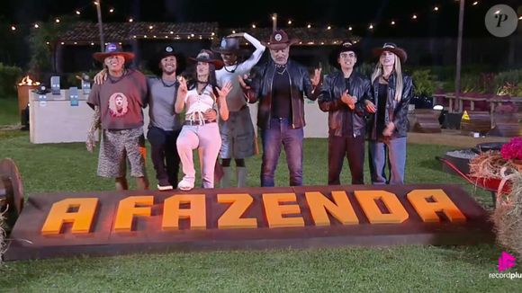 Os participantes de 'A Fazenda 17', assim como os telespectadores, ficaram em choque com a presença de Boninho na Record