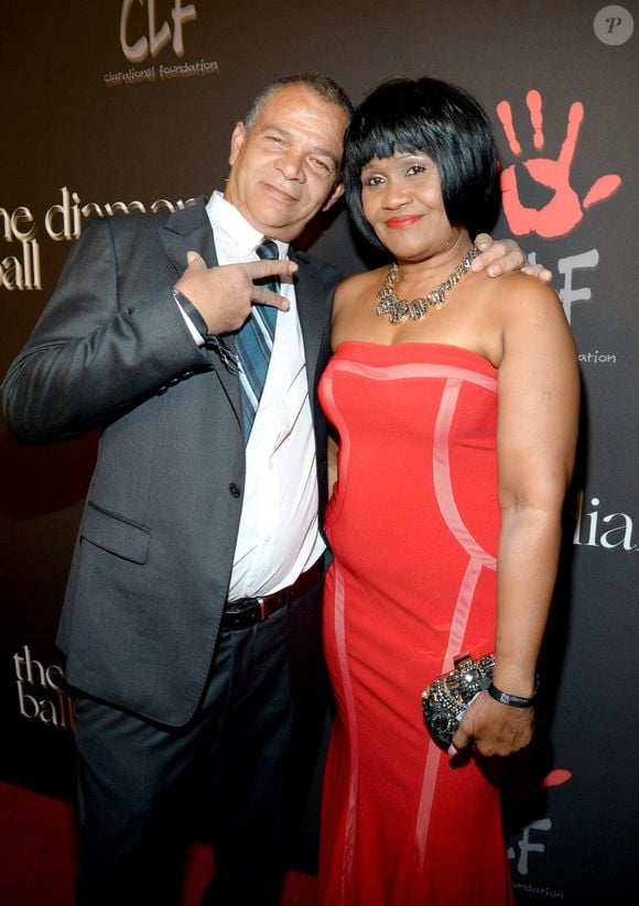 Rihanna chegou a presenciar diversas agressões de Ronald Fenty à sua mãe, Monica Fenty