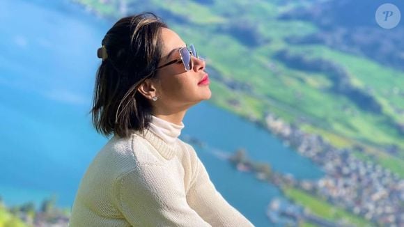 Em entrevista ao portal Leo Dias, ela explicou que decidiu “enterrar” Bíblias em cada cômodo do imóvel como forma de reafirmar sua fé e reconhecer que todas as suas conquistas vêm de Deus.