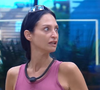 Ariela Carasso reagiu após Fran Almeida jogar água em seu rosto durante uma discussão em ‘A Fazenda 18’