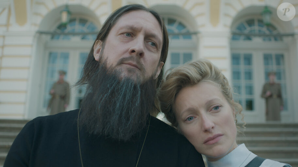 Ambientada no início do século XX, a série retrata o reinado de Nicolau II, o último czar da Rússia, um monarca que se recusou a modernizar seu império enquanto o povo clamava por mudanças