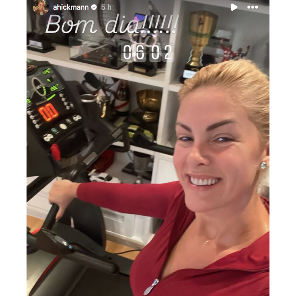 Ana Hickmann falou do corpo no Youtube: a apresentadora comentou que treinou na praia antes do Ano Novo, e começou 2025 com uma mudança de hábitos.