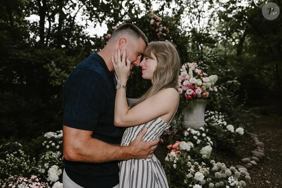 Taylor Swift e Travis Kelce estão noivos desde agosto de 2025