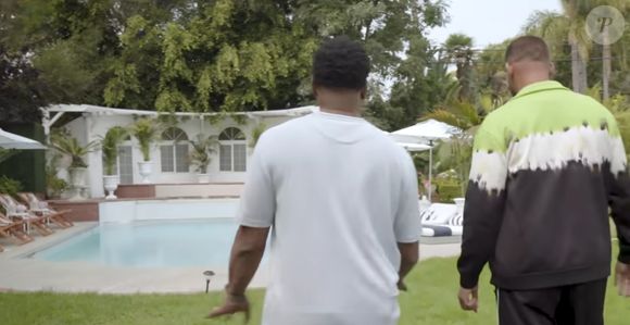 Mansão de luxo e milionária de 'Um Maluco no Pedaço' tem bela e confortável piscina