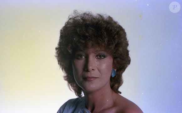 'Vida Roubada', novela do SBT, contava a história de duas mulheres que trocavam de lugar. Maria Estela foi uma das atrizes do elenco