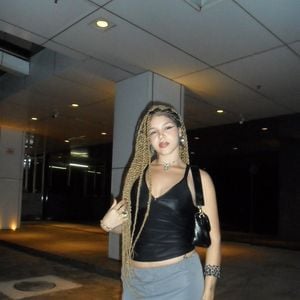 Hoje, a filha de Simony confessa não depender de dietas regradas para manter o corpo, e o faz na academia