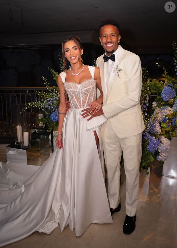 Eder Militão e Tainá Castro se casaram com alianças estimadas em R$ 160 mil