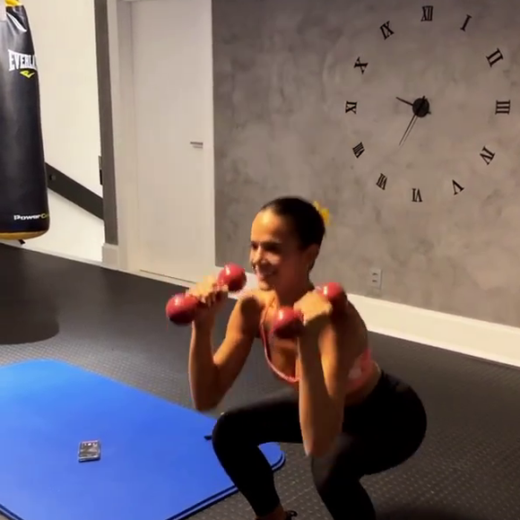 Treino de Bruna Marquezine inclui exercícios de musculação, movimentos de artes marciais e muito aeróbico, com destaque para o simulador de escada