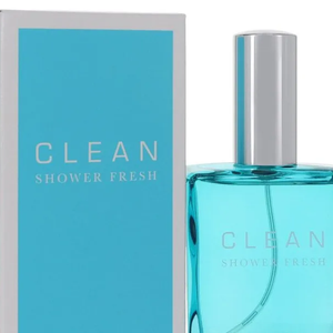 O primeiro é o Clean Simply Soap, lançado em 2009 e apontado como um dos mais prováveis. Ele abre com o frescor da Bergamota e do Jasmim-Manga, depois ganha um toque delicado de Lótus, Violeta e Rosa. No final, o destaque fica para o Almíscar, que deixa na pele exatamente aquela sensação gostosa de banho tomado e roupa recém-lavada