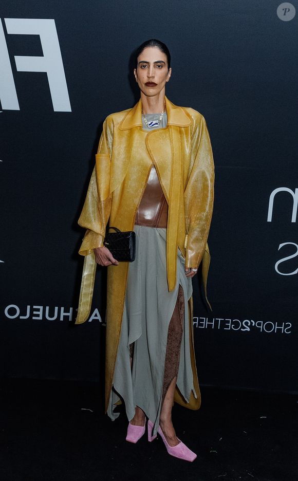 FFW Brasil Fashion Awards 2026: Thai de Melo escolheu a sobreposição para compor seu look, que foi repleto de texturas e diferentes cores