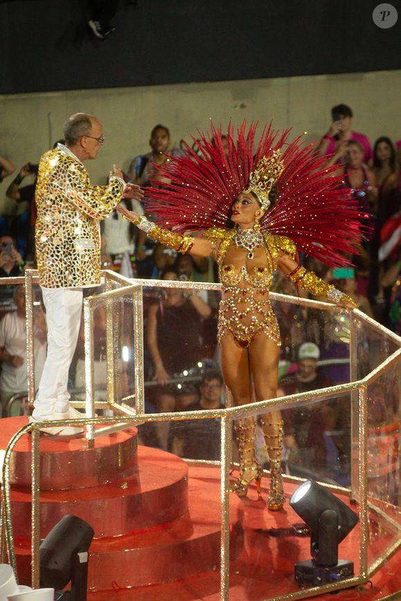 Carnaval 2026 da Viradouro fz homenagem a Mestre Ciça, responsável pela bateria da escola