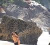 O pedido de casamento de Alessandra Ambrósio aconteceu em meio ao luxo do NIHI Sumba. Buck Palmer se ajoelhou diante da modelo dentro de um enorme coração de pétalas durante a viagem pela Indonésia