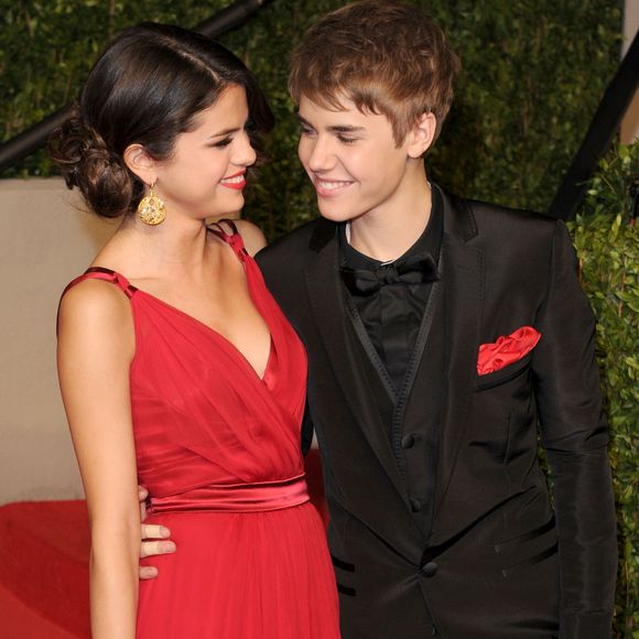 Nesta quarta-feira (02), Justin Bieber publicou em sua conta oficial um corte do personagem Gollum, da saga "O Senhor dos Anéis", segurando um anel e dizendo "meu precioso". Em seguida, disparou: "Mulheres nas redes sociais depois de ficarem noivas".