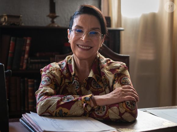 Bia Nunnes, a Dirce de Êta Mundo Melhor, estava longe da TV há 11 anos. Ela brilhou como Marta de História de Amor