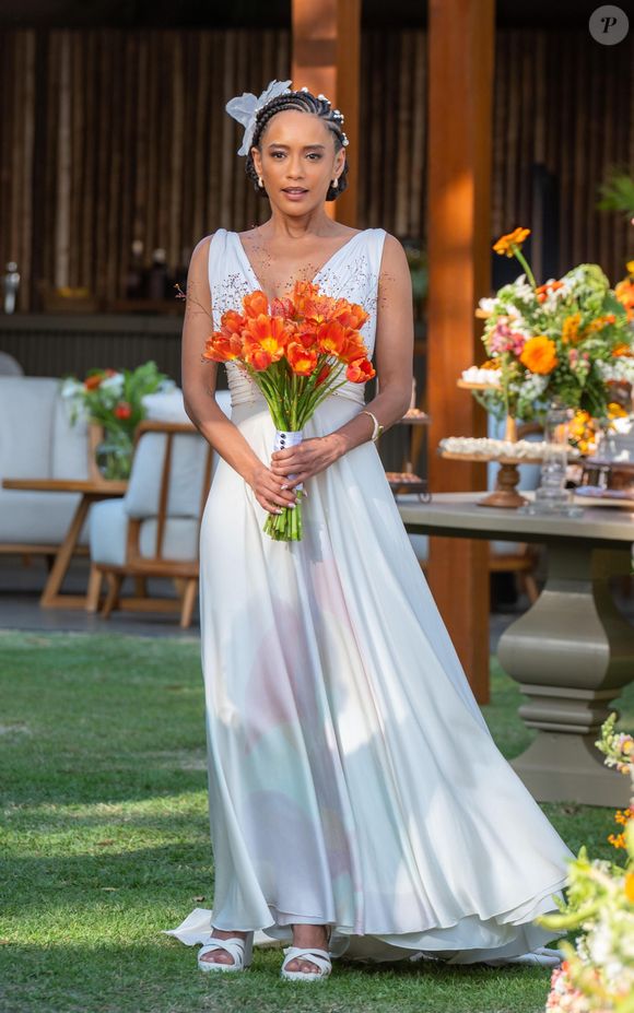 Taís Araujo prestou denúncia contra Manuela Dias, autora de 'Vale Tudo', insatisfeita com rumos de sua personagem, Raquel, na história: atriz alegou que quer ajudar emissora a discutir a maneira como a autora retrata negros em suas obras