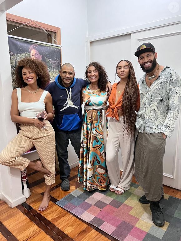 Sheron Menezzes tem mais três irmãos