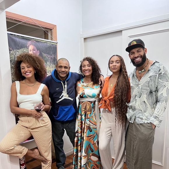 Sheron Menezzes tem mais três irmãos