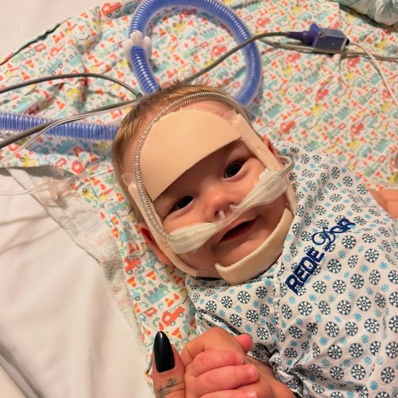 Filho bebê de Virginia Fonseca, José Leonardo segue internado em hospital por quadro de bronquiolite
