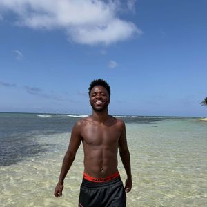 Mais de R$ 100 milhões por temporada! O novo salário de Vini Jr. após a renovação com o Real Madrid impressiona e coloca o atacante entre as maiores estrelas do futebol mundial. Veja quanto ele vai ganhar