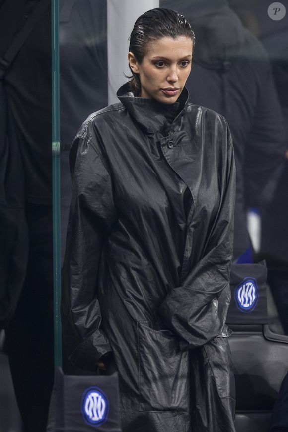 Bianca Censori enviou um link com arquivos eróticos para um grupo de funcionários de uma outra empreitada, a plataforma Yzyvsn. Entre os trabalhadores, estava uma pessoa de 14 anos